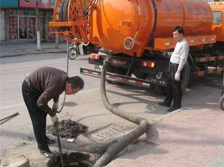 绿春清掏化粪池，健康生活从这里开始