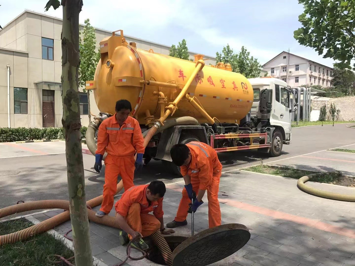 绿春化粪池清理与5-8吨吸粪车施工效率分析